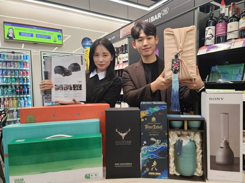 다가오는 2023년 계묘년 설을 맞아 편의점4사(CU·GS25·세븐일레븐·이마트24)가 이색 설 선물을 마련하며 고객 맞이에 나섰다. /사진제공=BGF리테일
