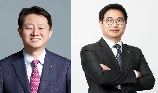 오는 2024년 3월 정기주주총회일까지 1년 더 SK증권을 이끌어 가게 된 김신 대표이사 사장(왼쪽)과 전우종 신임 대표이사 사장./사진=SK증권