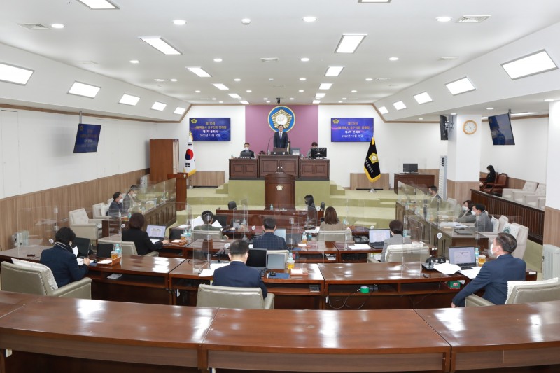 중구의회 길기영 의장이 제275회 정례회 본회의를 주재하는 모습./사진제공=중구의회