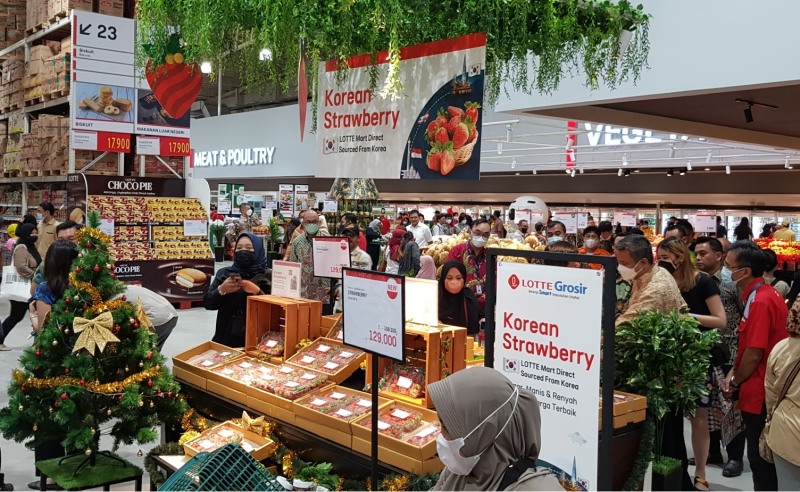 인도네시아 50호 '세르퐁점' 오픈 당일 한국 딸기 매장 전경./ 사진제공 = 롯데마트