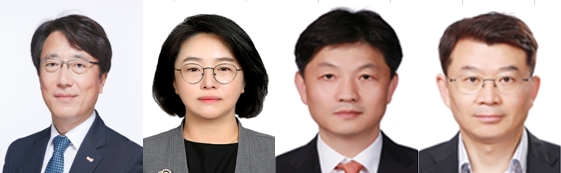 (왼쪽부터) 신임 이부연·황우경 코스닥시장본부 본부장보, 김재향 파생상품시장본부 본부장보, 정상호 KRX 국민행복재단 사무국장 / 사진제공= 한국거래소(2022.12.30)