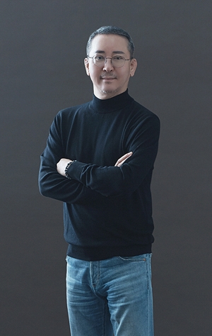 △1957년생 / 경기고 / 서울대 경영학과 / KAIST 대학원 산업공학 / 1979년 금성사(현 LG전자)입사 / 2006년 LG전자 재경부문장(CFO) 사장 / 2007년 LG필립스LCD(현 LG디스플레이) 대표이사 사장 / 2012년 LG화학 전지사업본부(현 LG에너지솔루션) 본부장 사장 / 2016년 LG유플러스 대표이사 부회장 / 2018년 ㈜LG 대표이사 부회장 / 2021년 LG에너지솔루션 대표이사 부회장