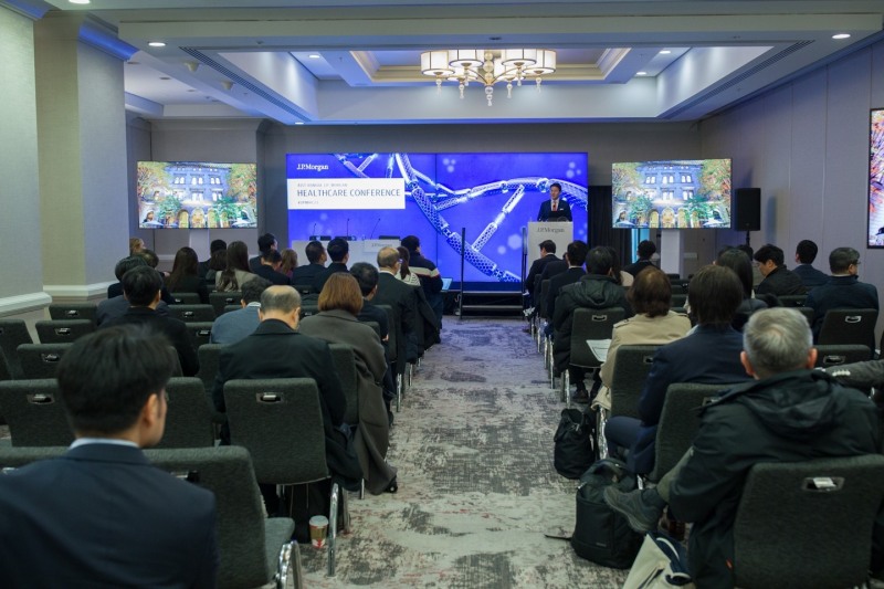 이원직 롯데바이오로직스 대표가 미국 JP모건 헬스케어 콘퍼런스 아시아태평양 트랙에서 발표하고 있다./ 사진제공 = 롯데바이오로직스