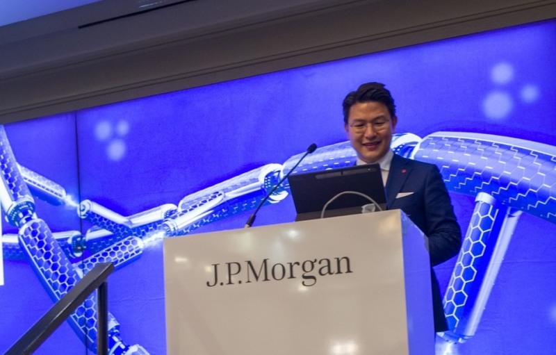 이원직 롯데바이오로직스 대표가 미국 JP모건 헬스케어 콘퍼런스 아시아태평양 트랙에서 발표하고 있다./ 사진제공 = 롯데바이오로직스