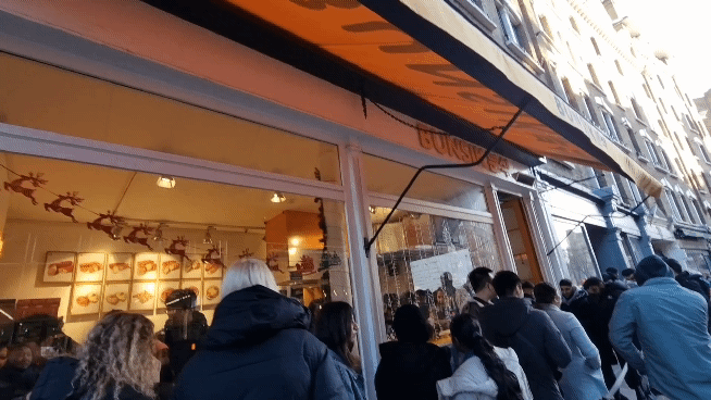 영국 내 한식의 인기는 대단했다. '서울베이커리' 외에도 '요리', '분식', '치맥' 등 런던 내 한식을 주제로 한 식당 인기가 높아지고 있다. 런던 내 위치한 '분식'은 인기 맛집 중 하나다./사진=나선혜기자