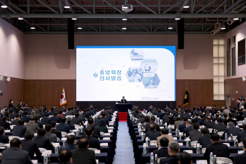 신협은 지난해 3월 ‘농·소형조합 이사장 간담회’를 개최해 경영 현장의 어려움을 직접 청취하고 실질적인 지원책을 펼쳤다. /사진제공=신협중앙회