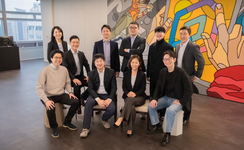 김대윤 피플펀드 대표이사(뒷줄 맨 오른쪽)를 비롯한 사내 이사 10명 모습. /사진제공=피플펀드
