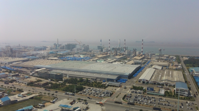 구형모 LX MDI 부사장이 역할을 하며 인수에 성공한 한국공업유리 한글라스 군산공장 전경. /사진=LX인터내셔널.