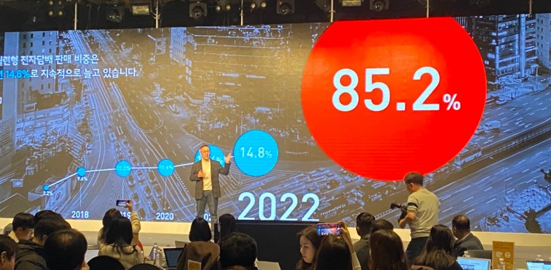 백영재 한국필립모리스 대표가 8일 서울 중구 더 플라자 호텔에서 열린 ‘아이코스 일루마 원’ 출시 기자간담회에서 발언하고 있다./ 사진촬영 = 홍지인 기자