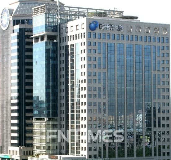 금융감독원이 보험계약유지‧보험금지급 공시를 강화한다.