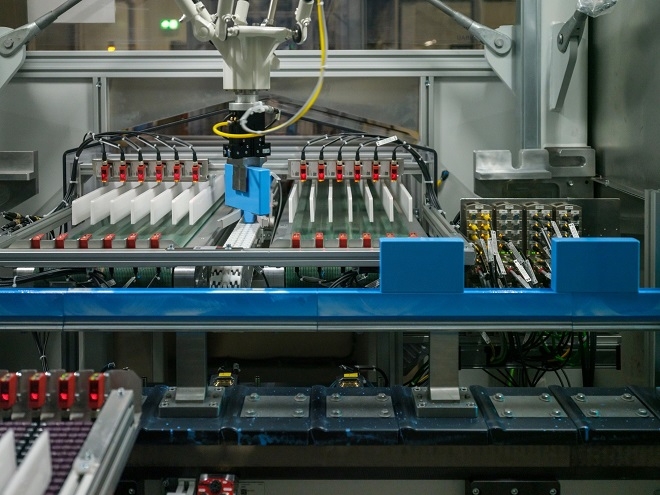 BMW 독일 라이프치히 공장 배터리 모듈 생산을 위한 셀 코팅 라인 가동 개시. 제공=BMW.
