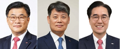 왼쪽부터 최홍영 현 경남은행장과 심종철 경남은행 부행장, 예경탁 경남은행 부행장보. / 사진제공=BNK금융