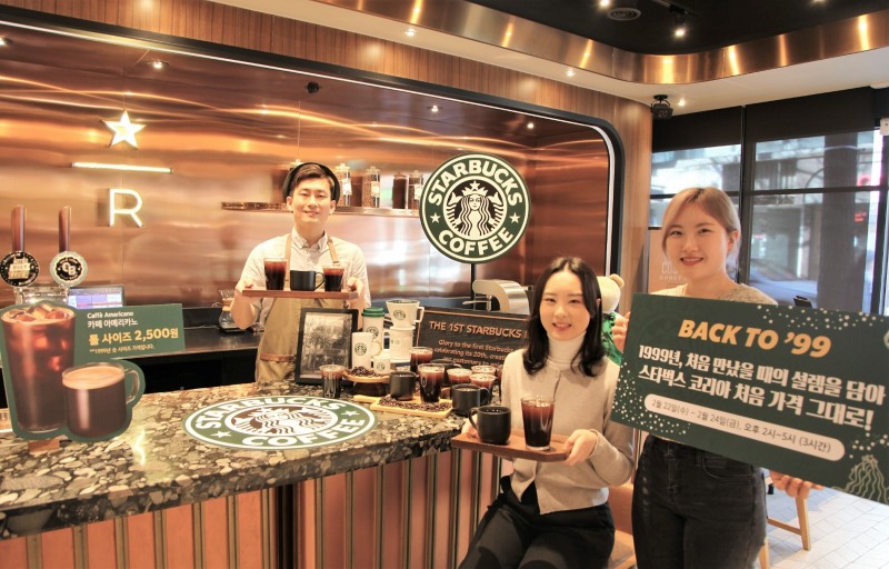 스타벅스는 22일부터 24일까지 3일 간 오후 2시부터 5시 사이에 1호점 이대R점에서 리저브 아메리카노 톨사이즈를 2500원에 제공한다./ 사진제공 = 스타벅스 코리아