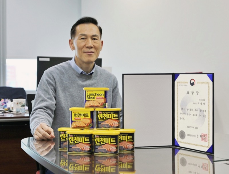 표창을 수상한 롯데제과 최명림 글로벌사업본부장./ 사진제공 = 롯데제과