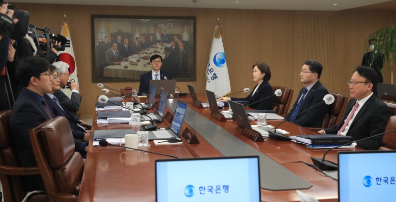 이창용 한국은행 총재가 23일 오전 서울 중구 한국은행에서 열린 금융통화위원회 본회의에서 회의를 주재하고 있다. 7인체제 금통위 모습. / 사진제공= 한국은행(2023.02.23)