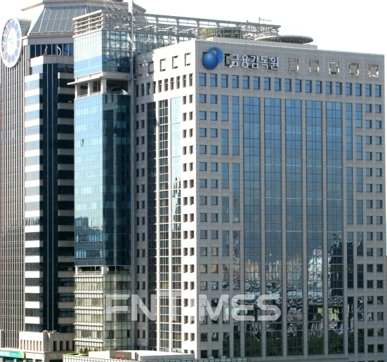 금융감독원이 종신보험 불완전판매 민원이 증가하고 있다며 주의를 당부했다.