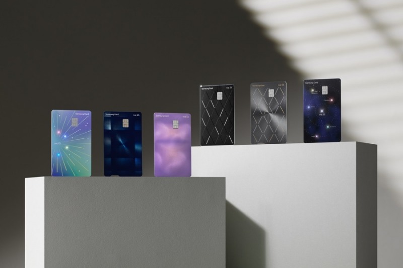 삼성카드의 ‘THE iD. PLATINUM’(왼쪽)과 ‘THE iD. TITANIUM’(오른쪽). /사진제공=삼성카드