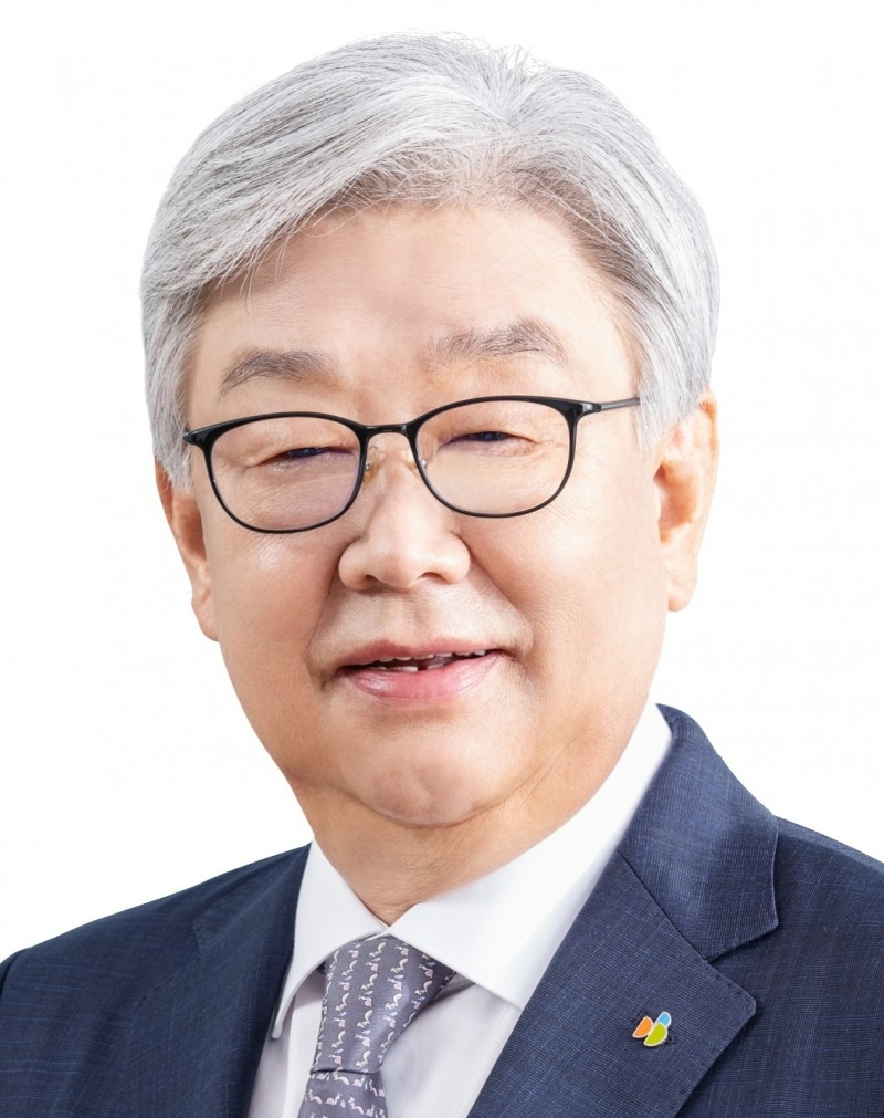 역대급 실적을 이끈 김정남 DB손해보험 부회장이 대표이사직을 사임했다./사진=DB손해보험