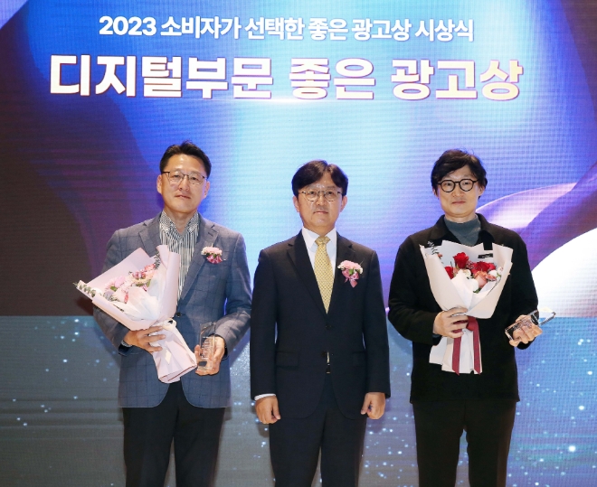 아시아나항공은 '깨우세요, 여행 세포' 캠페인이 9일 한국광고문화회관에서 열린 제 31회 ‘소비자가 선택한 좋은 광고상’ 시상식에서 좋은 광고상에 선정됐다. /사진=아시아나항공.