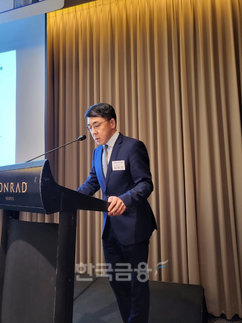 김정근 삼성SRA자산운용 대표가 2023년 3월 13일 서울 여의도 콘래드 호텔에서 열린 삼성FN리츠(삼성에프엔위탁관리부동산투자회사·삼성에프엔리츠) 기업설명회를 통해 다음 달 유가증권시장(KOSPI) 상장 계획을 전하고 있다./사진=IR큐더스(대표 이종승)