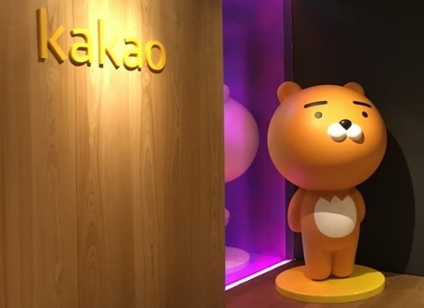 카카오엔터프라이즈는 '카카오 i 커넥트 센터'를 통해 알뜰폰 서비스를 강화한다고 밝혔다. / 사진=카카오