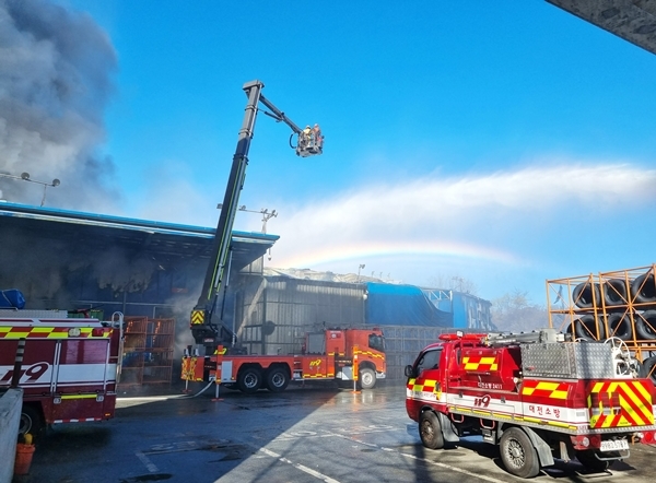 한국타이어 대전공장 화재가 초진에 성공한 가운데 재산종합보험 보상한도가 3000억원으로 조사됐다./사진=소방청