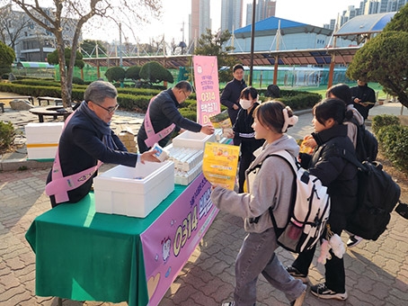 강원농협, '백설기 데이' 나눔 행사 실시
