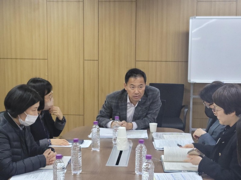 서울시의회 박승진 의원(가운데)이 서울시‧중랑구 합동간담회를 주재하는 모습./사진제공=서울시의회