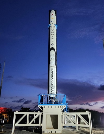  국내 최초의 민간 시험발사체인 '한빛-TLV'가 브라질 알칸타라 우주센터에서 발사 준비를 하고 있는 모습. 제공=코오롱.