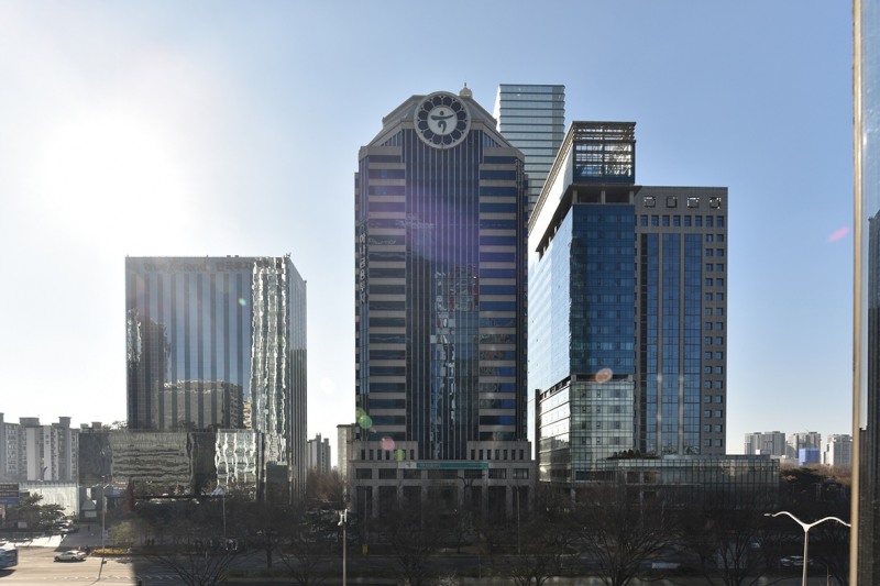 코람코더원리츠가 보유한 여의도 하나증권빌딩 전경