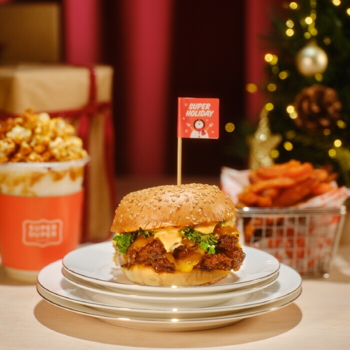 지난해 국내에 상륙한 슈퍼두퍼 버거. /사진=bhc