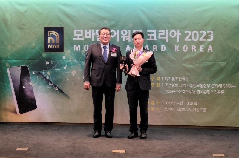 왼쪽부터 김영수 디지틀조선일보 대표이사, 이병훈 HUG 사장직무대행 / 사진제공=HUG 주택도시보증공사