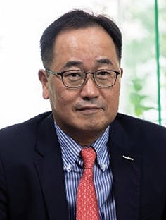 ▲ 박원상 한국투자증권 KIS 베트남 법인장 / 1987년 고려대 경영학과 졸업 / 1991년 고려대 경영대학원 졸업 / 1991년 장기신용은행 입행 / 2003년 동원금융지주 입사 / 2007년 한국투자증권 기획조정실장 / 2013년 한국투자증권 WM 전략 담당 / 2015년 한국투자증권 강서·강북지역본부장 / 2017년 4월 한국투자증권 베트남 법인장