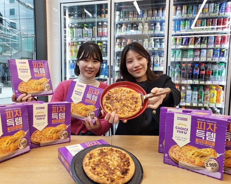 편의점 CU가 2900원짜리 피자 상품을 출시했다. /사진제공=BGF리테일