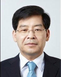 왼쪽부터 신임 김영만 DB생명보험 사장./사진제공=DB그룹