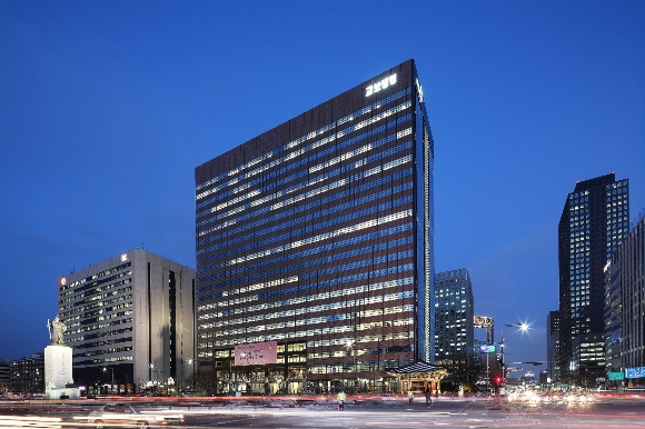 교보생명이 파빌리온자산운용을 인수하는 등 금융지주로서의 위용을 갖추고 있는 가운데 자본적정성 증대 호재도 맞닥뜨렸다./사진제공=교보생명