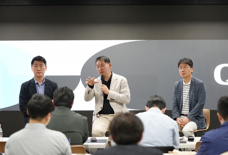 SK디앤디 김도현 대표가 야놀자클라우드와의 ‘커넥트파이 클라우드’의 공동설립을 기념한 기자간담회에서 발표를 진행하고 있다. / 사진제공=SK디앤디