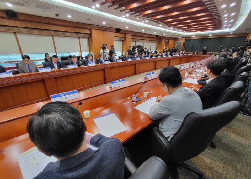 금융감독원은 28일 오전 10시 여의도 금융투자협회에서 함용일 자본시장·회계 부원장 주재로 국내 증권사 CEO(최고경영자) 및 임원 등과 자본시장 현안 소통회의를 개최했다. / 사진= 한국금융신문(2023.04.28)