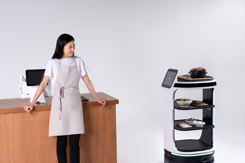 베어로보틱스에서 제작한 차세대 KT AI 서비스로봇. 사진 제공=KT