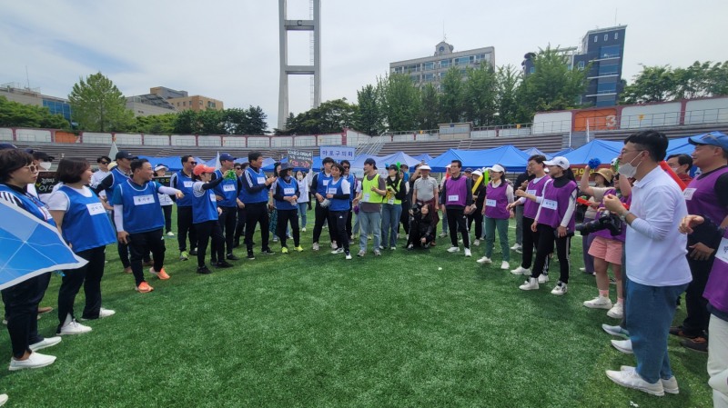 마포구의회, 서초구의회 의원들이 경기 설명을 듣는 모습./사진=주현태