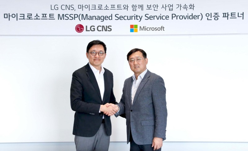 배민 LG CNS 보안/솔루션사업부장(왼쪽)과 장홍국 한국마이크로소프트 글로벌 파트너 솔루션 부문장. 사진 제공=LG CNS