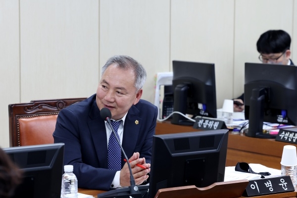 서울시의회 서울교통공사 사장 후보자 인사청문특위 위원장으로 선임된 이병윤 의원. 사진제공=서울시의회