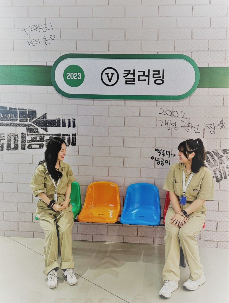 KT, SK텔레콤, LG유플러스 등 통신 3사는 고객이 직접 ‘V컬러링’ 서비스를 경험할 수 있도록 ‘KT애드샵플러스’와 ‘T팩토리’에 체험존을 구축하고, 방문해 서비스를 체험하거나 ‘V컬러링’ 콘텐츠를 설정한 고객에게 혜택을 증정하는 온/오프라인 프로모션을 진행한다고 19일 밝혔다. 사진 제공=KT