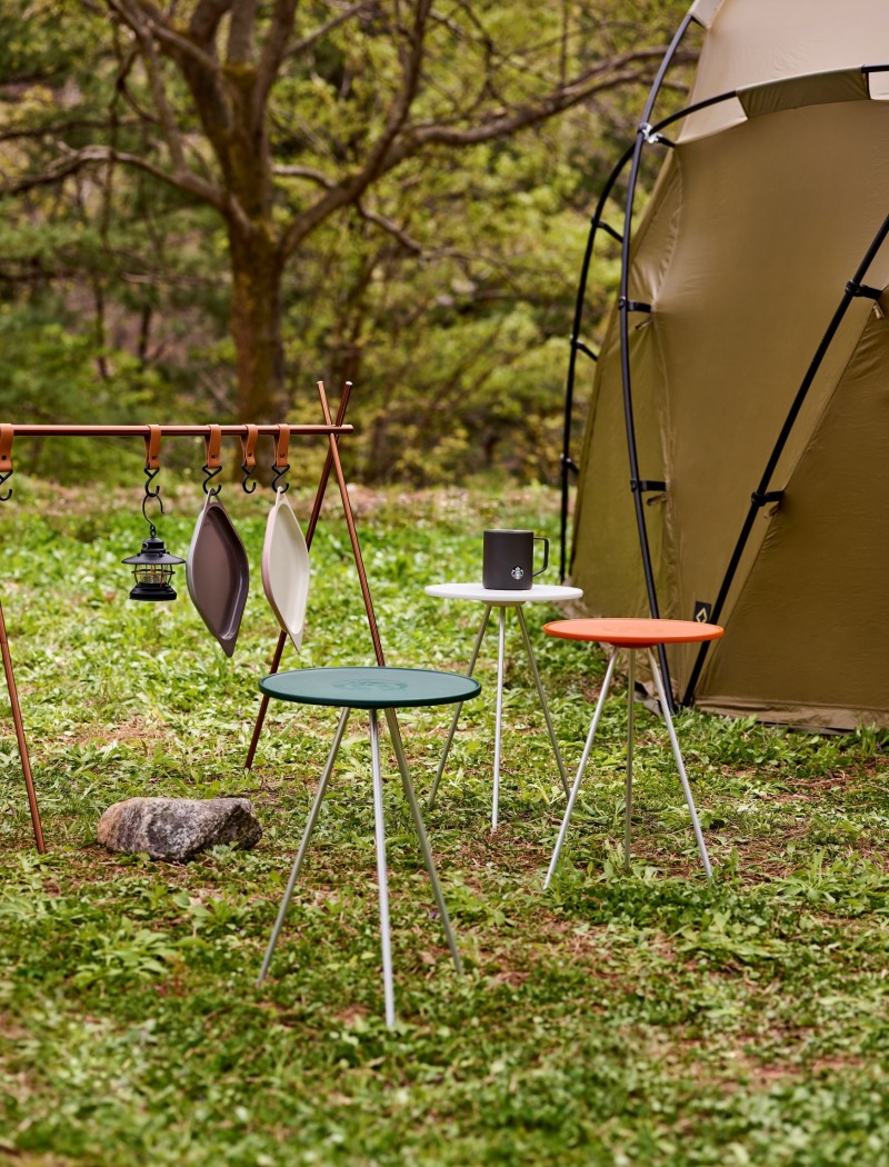 스타벅스 사이드 테이블 3종과 팬앤플레이트 2종./ 사진 = 스타벅스코리아