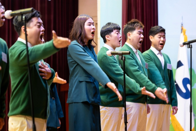 LS그룹(회장 구자은)은 창립 이후 ‘미래세대의 꿈을 후원하는 든든한 파트너’라는 철학을 바탕으로 사회로부터 신뢰받는 보다 좋은 기업이 되기 위해 지역사회 소외계층 지원, 글로벌 개발사업 등을 주요 계열사별로 꾸준히 진행하고 있다. /사진제공=LS그룹.