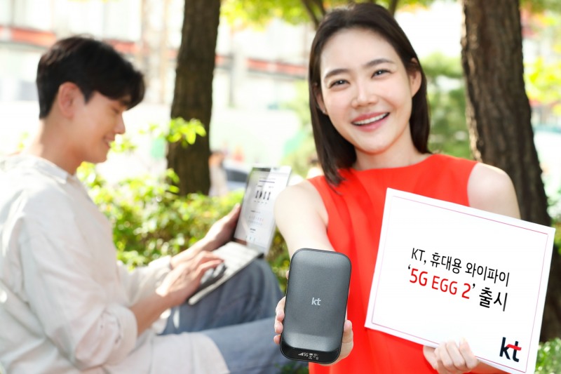 : KT가 5G를 지원하는 휴대용 와이파이 ‘5G EGG(에그) 2’를 출시한다. 사진 제공=KT