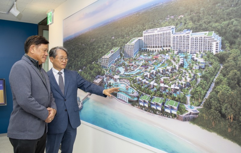 왼쪽부터 저스틴 우이 프로푸드 인터내셔널 회장, 유림개발 유시영 회장