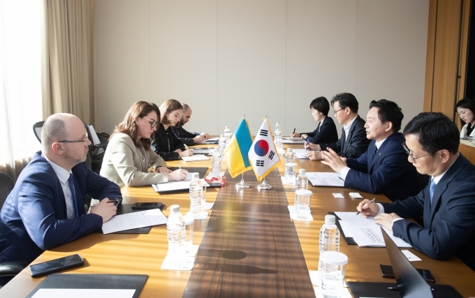 지난 5월 원희룡 국토교통부 장관이 우크라이나 재건 협력을 위해 우크라이나 제1부총리를 만나 면담을 진행하고 있다. / 사진제공=국토교통부
