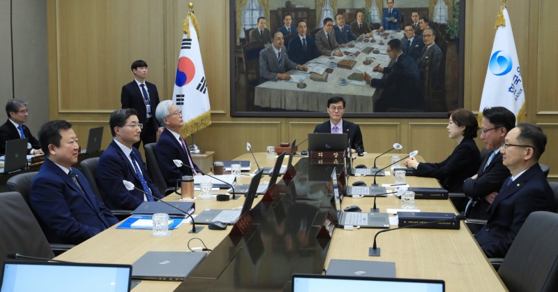 이창용 한국은행 총재가 25일 오전 서울 남대문로 한국은행에서 열린 금융통화위원회 본회의에서 회의를 주재하고 있다. 금통위 7인체제 모습. / 사진제공= 한국은행(2023.05.25)