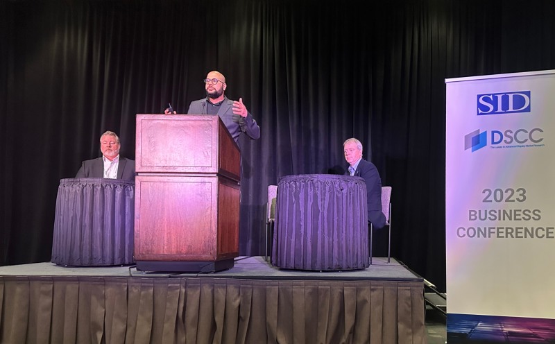 삼성디스플레이 샤쉬락 프로가 2023 SID/DSCC 비즈니스 포럼에서 'All New QD-OLED'에 대해 발표하고 있다. 사진 제공=삼성디스플레이